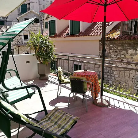 Apartment By The Sea - 11161